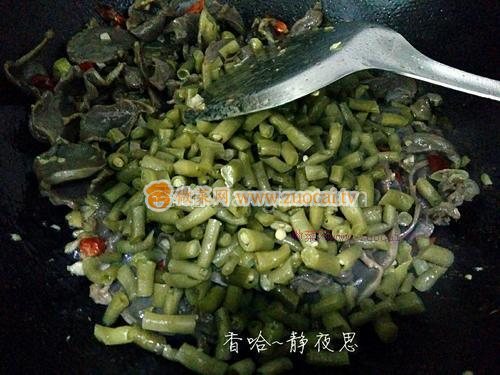 酸豆角双椒炒鸡胗的做法