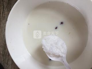 自制牛奶红豆冰棍的做法步骤：2