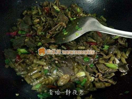 酸豆角双椒炒鸡胗的做法