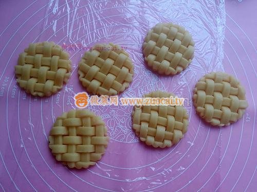 草莓酱夹心编织饼干的做法