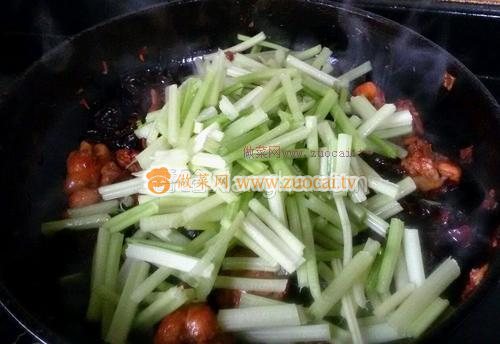 香芹炒鸡翅的做法