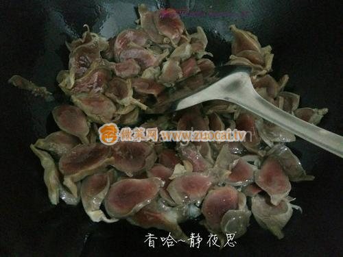 酸豆角双椒炒鸡胗的做法