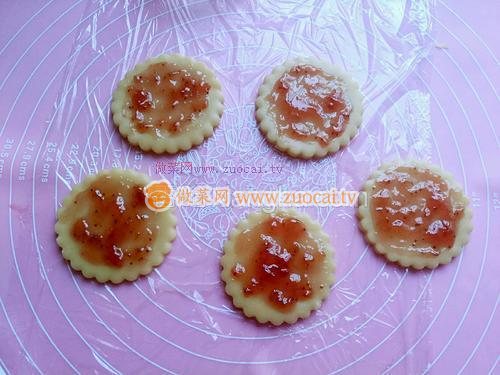 草莓酱夹心编织饼干的做法