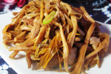 黄花菜炒肉的做法