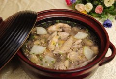 土豆炖鸡汤