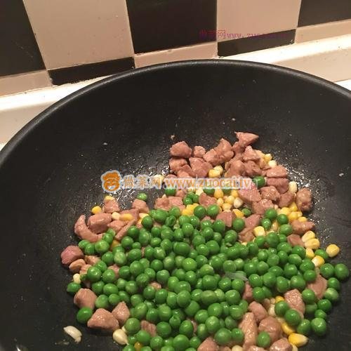 豌豆玉米炒肉丁的做法