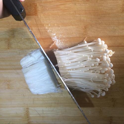 烤箱版金针菇培根卷的做法