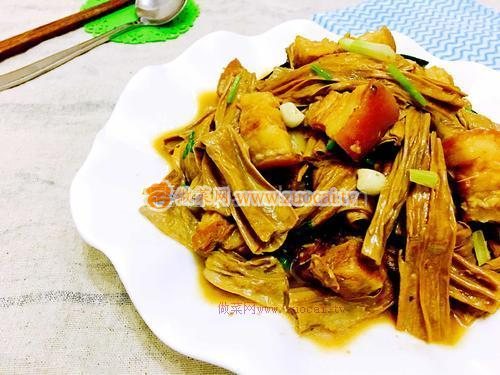 黑腐竹红烧肉的做法