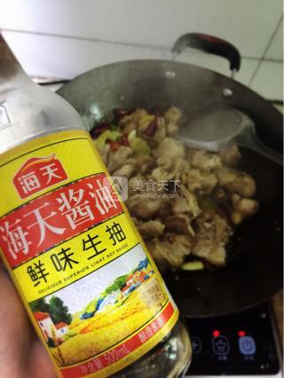 红烧兔肉焖土豆的做法步骤：8