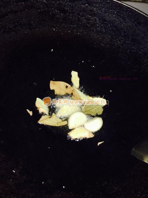 黑腐竹红烧肉的做法