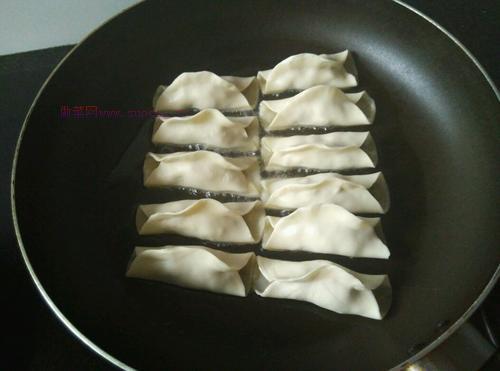 饺子皮锅贴的做法
