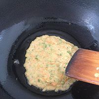 胡萝卜青菜鸡蛋饼的做法图解6