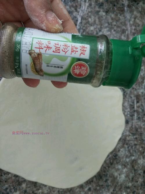 椒盐葱油饼的做法