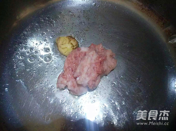 肉末焖豌豆的做法