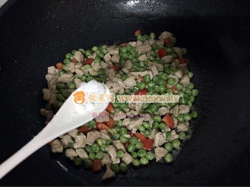 豌豆炒肉丁的做法