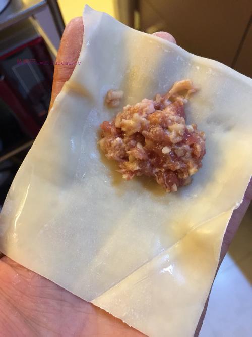 鲜肉荸荠饺子的做法