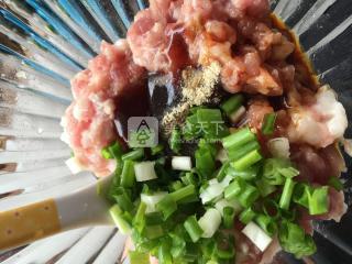 #ACA烘焙明星大赛#脆皮肉末鹌鹑卷的做法步骤：2