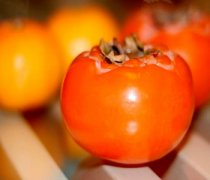 【生柿子能吃吗】生柿子怎么吃_生柿子怎么捂熟_生柿子的功效与作用