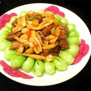 【青椒炒鸡腿菇】炒鸡腿菇的做法